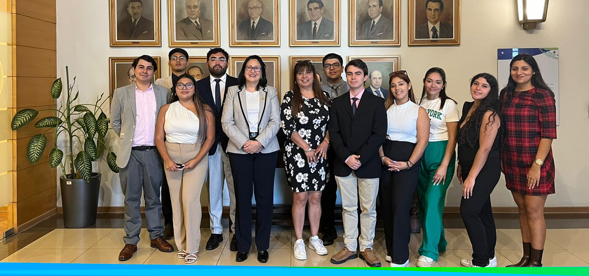 Visitas guiadas: Alumnos de la U. de Tarapacá recorrieron sede central CGR